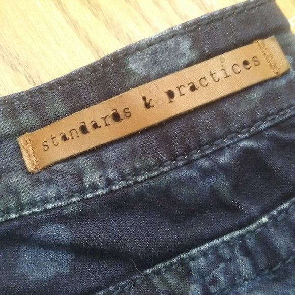 Standards & Practices Floral Jean Short - Picture 3 of 5